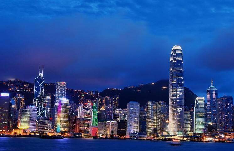 香港读大学一年大概要多少钱？香港一个月生活费？