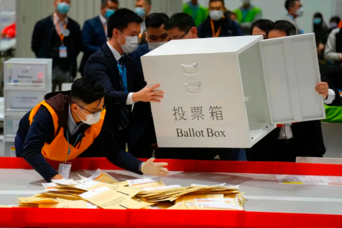 立法会选举后，香港特色民主制度将走向何方？