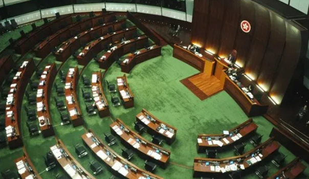 香港新任议员申报个人利益，这些数字让人大开眼界