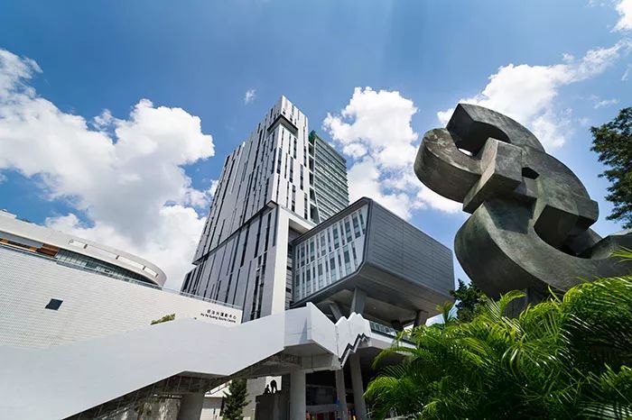 香港留学陪读有哪些好处？一人留学全家受益！