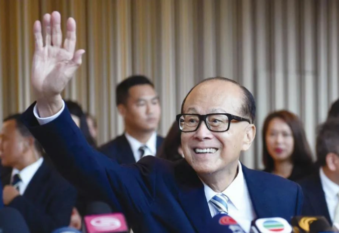 2022香港富豪排行榜，李嘉诚蝉联福布斯中国香港50富豪榜榜