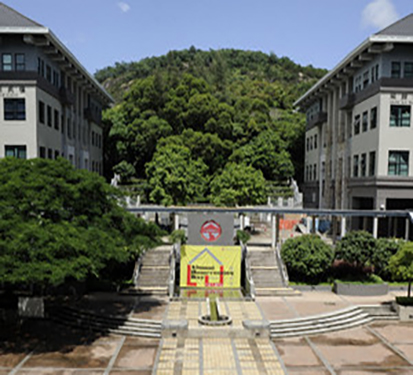 岭南大学自资和政资区别？学费一年多少？