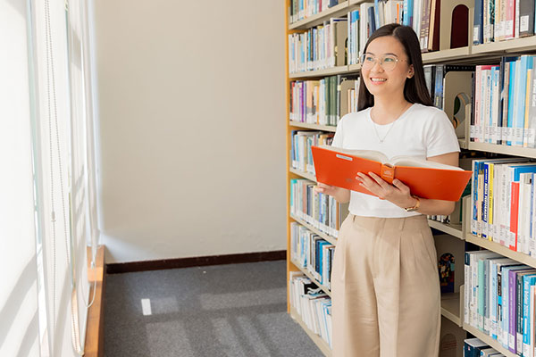 香港留学 为什么说副学士大有优势