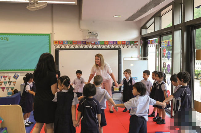 很多家长重视香港的教育优势和机遇，积极申请入学