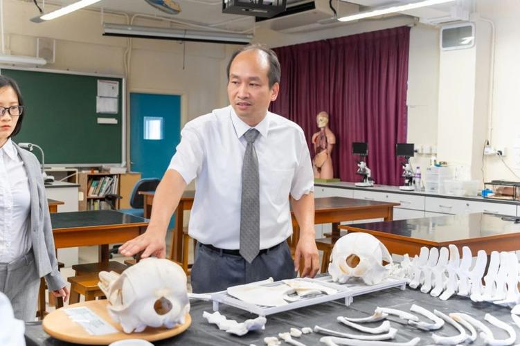 西贡崇真天主教学校(小学部)