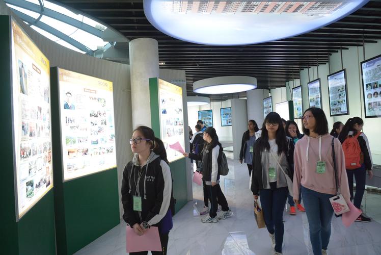 香港中文大学校友会联会张煊昌学校