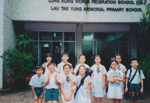 香港世界龙冈学校刘德容纪念小学收费