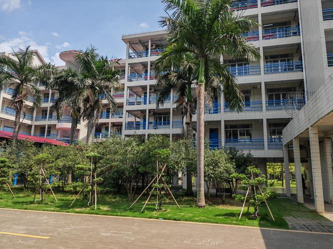 顺德联谊总会郑裕彤中学收费