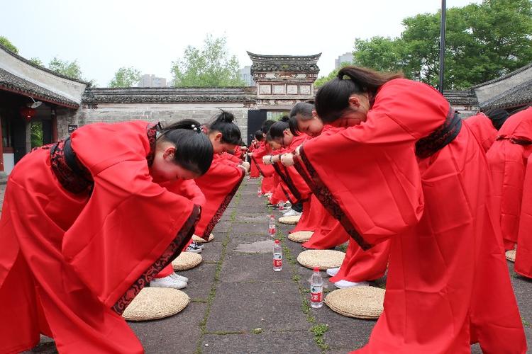 保良局罗杰承(一九八三)中学