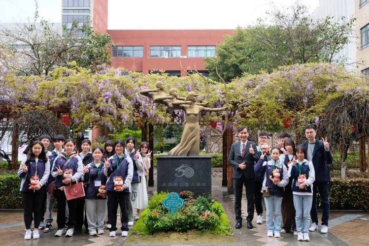 金巴仑长老会耀道中学