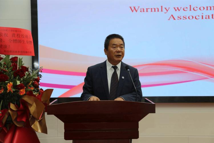 顺德联谊总会胡兆炽中学收费