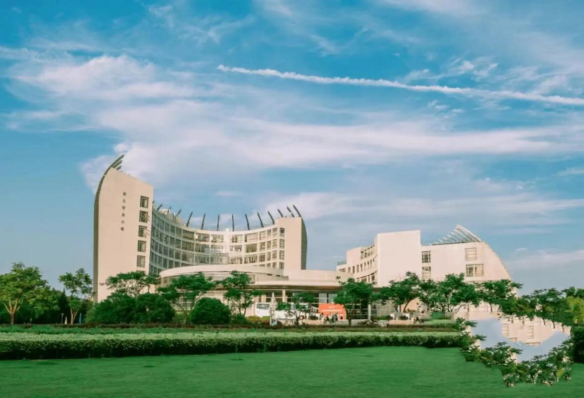 东华学院